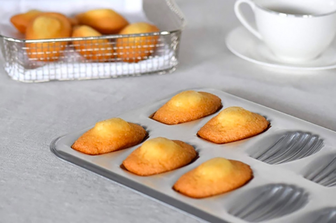 Moule à madeleines - Ensemble à table