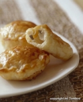 Recettes de cuisine : Chaussons poire, miel et fourme d'Ambert