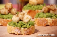 Recettes de cuisine : Crostini aux fèves à la poire et au pecorino