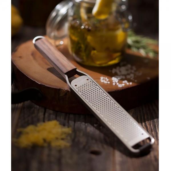 Râpe à truffe 2-en-1 Microplane Master manche en noyer