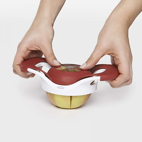 Coupe Pomme avec Poussoir Oxo
