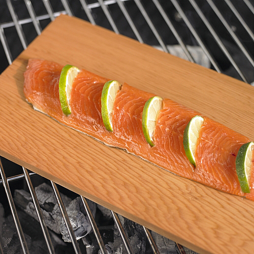 Planche à BBQ bois de cèdre (2 pièces) Rösle