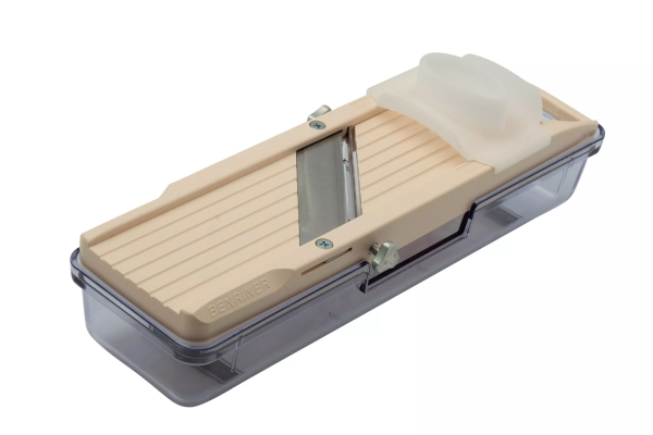 Mandoline Japonaise Benriner petit modèle avec réservoir