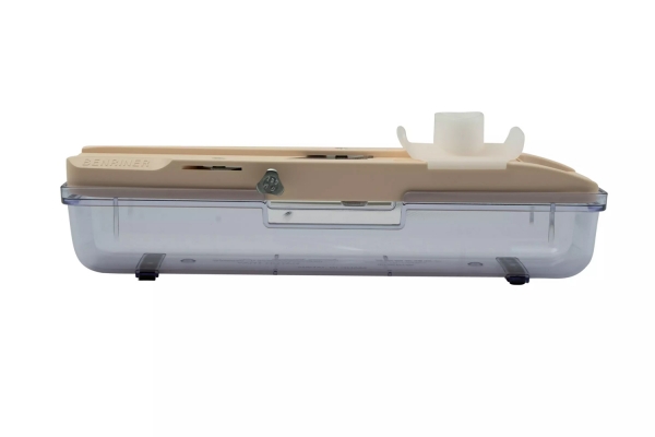 Mandoline Japonaise Benriner petit modèle avec réservoir