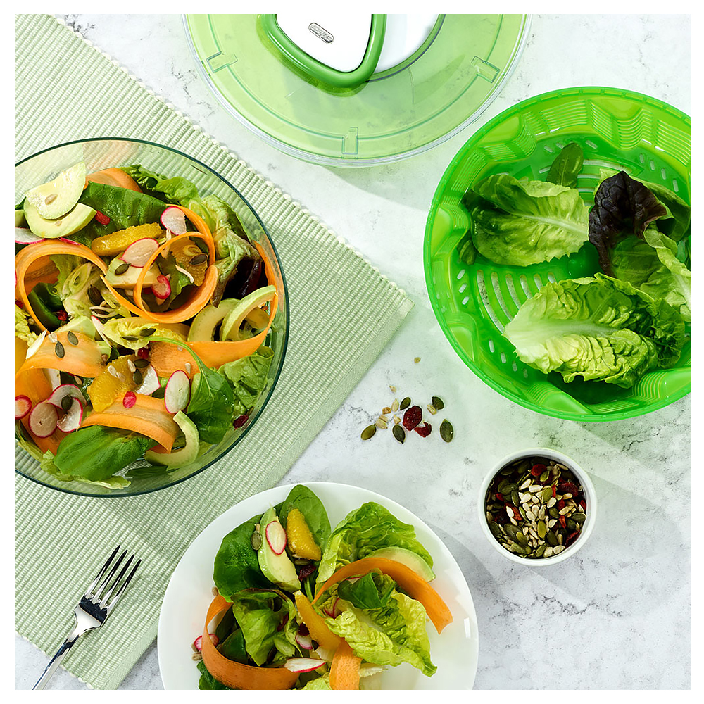 Hachoir Avec La Feuille Verte De Légume Et De Salade Illustration